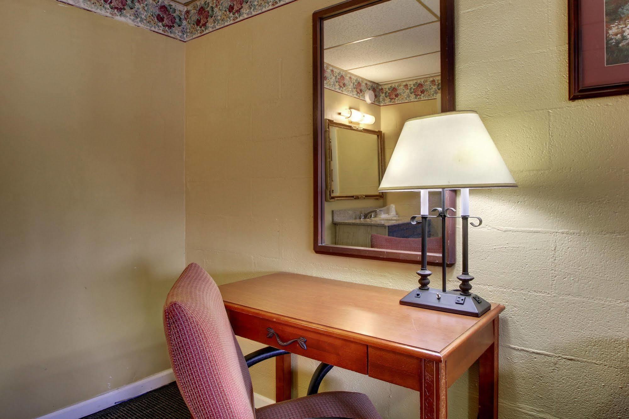 Star Motel Macomb Екстериор снимка